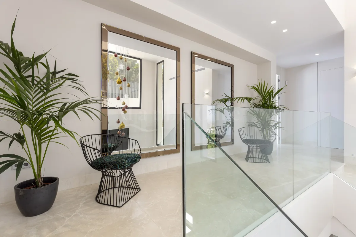 Royal Views 1
