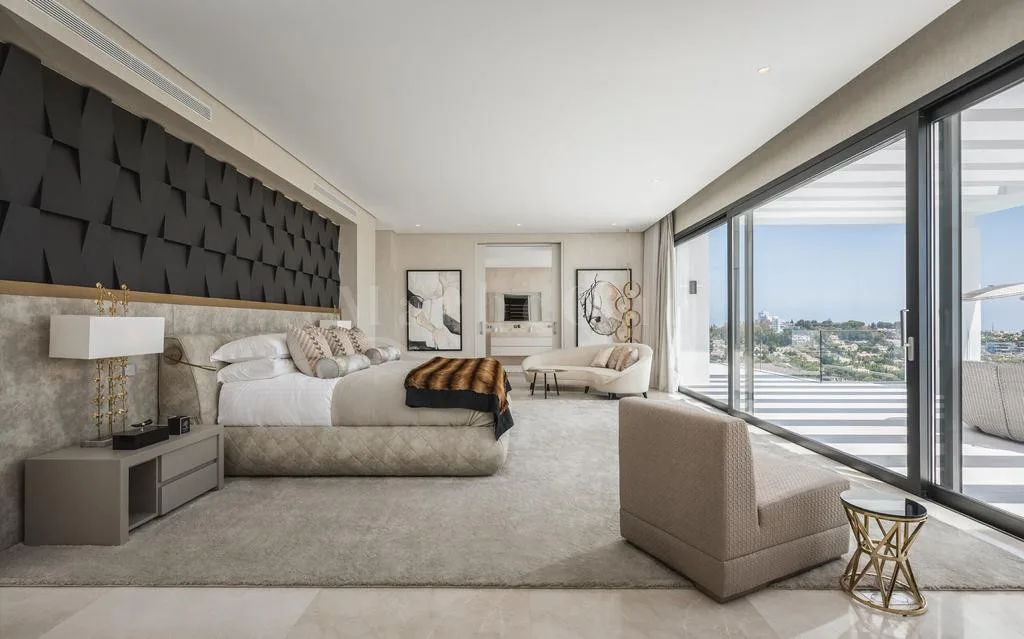 Royal Views 2