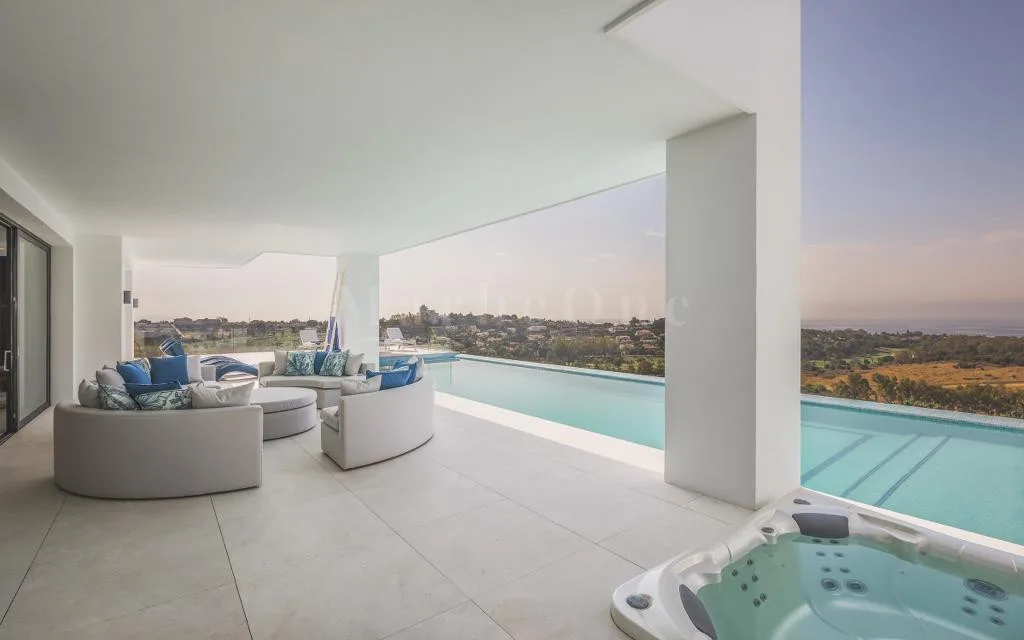 Royal Views 2